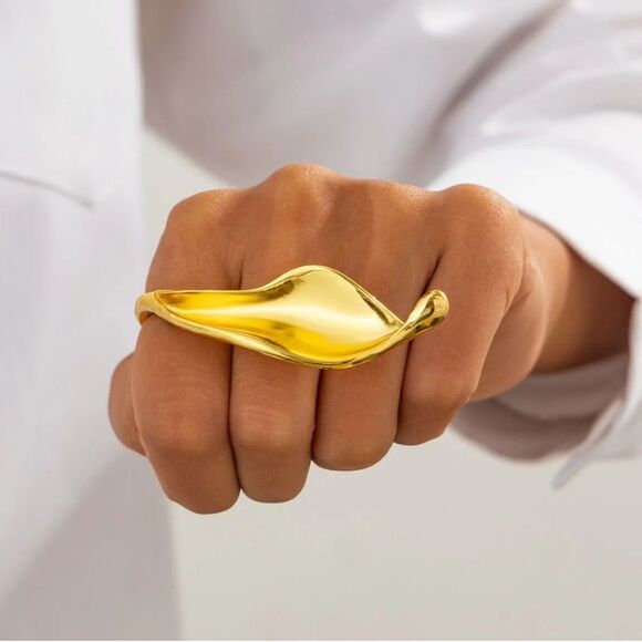 New ZARA Maxi Leaf Ring In Gold - Picture 6 of 10